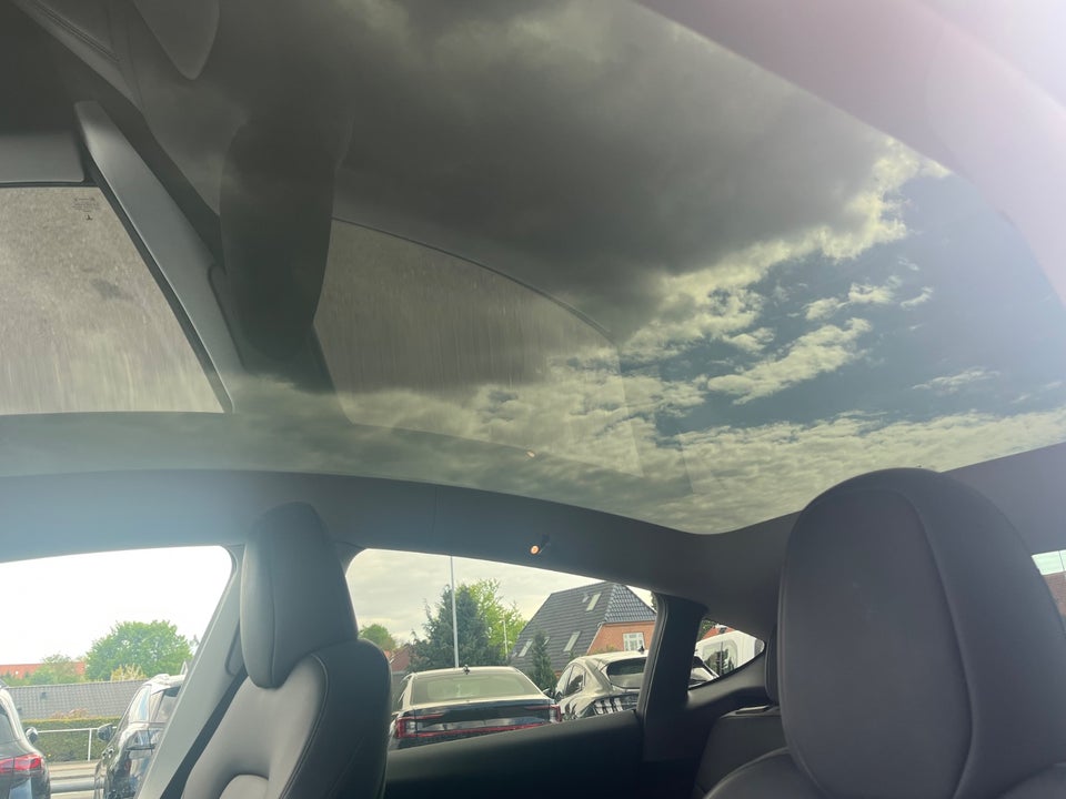 Tesla Model Y Long Range AWD 5d