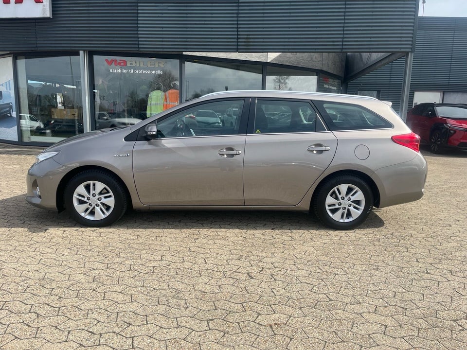 Toyota Auris 1,8 Hybrid H2+ Touring Sports CVT 5d
