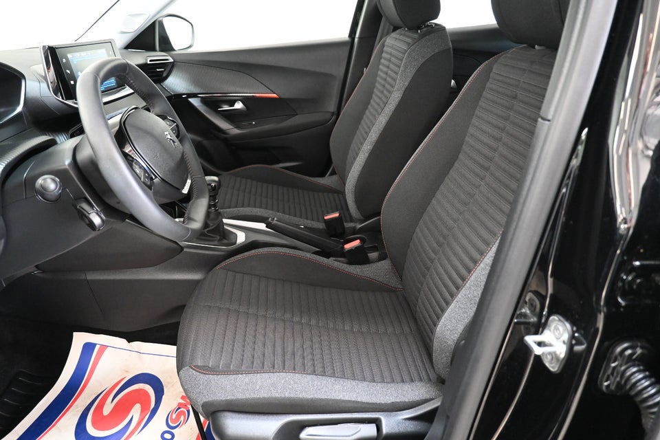 Peugeot 2008 1,2 PureTech 100 Selection 5d