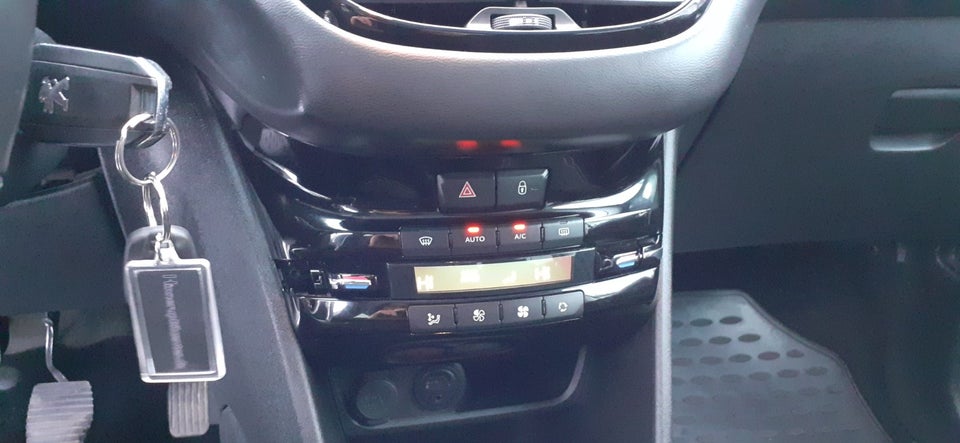 Peugeot 208 1,6 BlueHDi 100 Active 5d