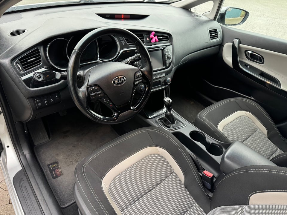 Kia Ceed 1,6 CRDi 128 World Cup SW 5d