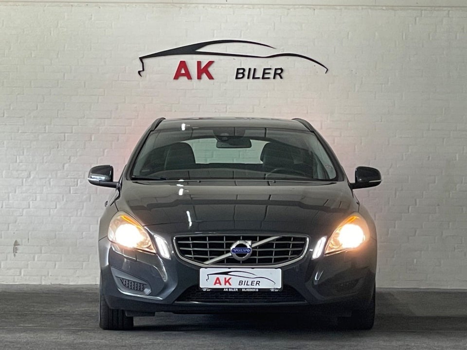 Volvo V60 2,0 T Kinetic aut. 5d