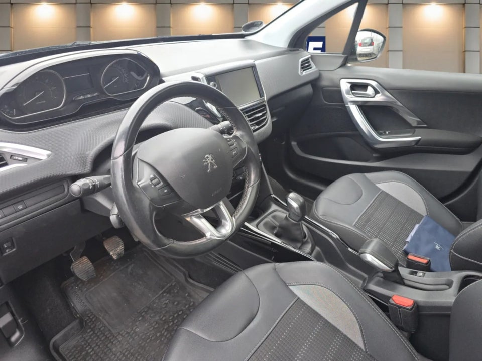 Peugeot 2008 1,2 e-THP 110 Allure Sky 5d