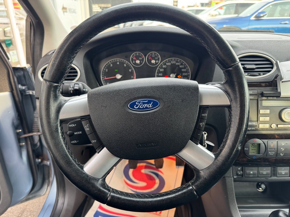 Ford Focus 1,6 Ti-VCT Ghia stc. 5d