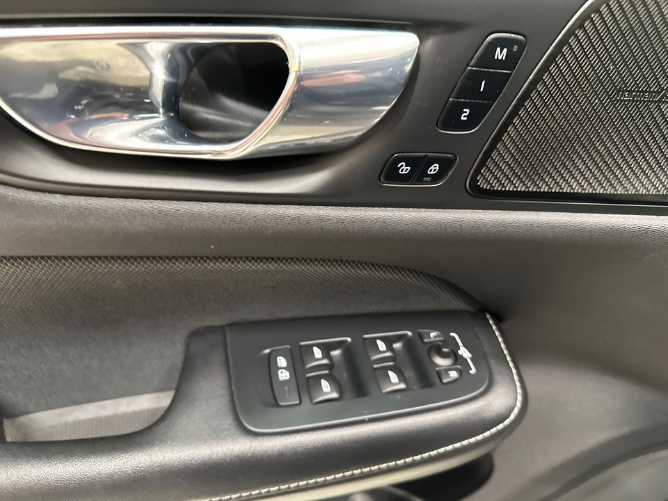 Volvo V60 2,0 T6 ReCharge R-Design aut. AWD 5d