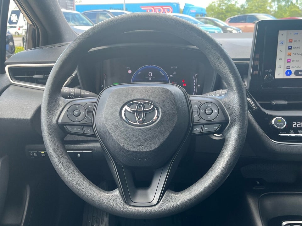 Toyota Corolla 1,8 Hybrid Essential Touring Sports e-CVT 5d