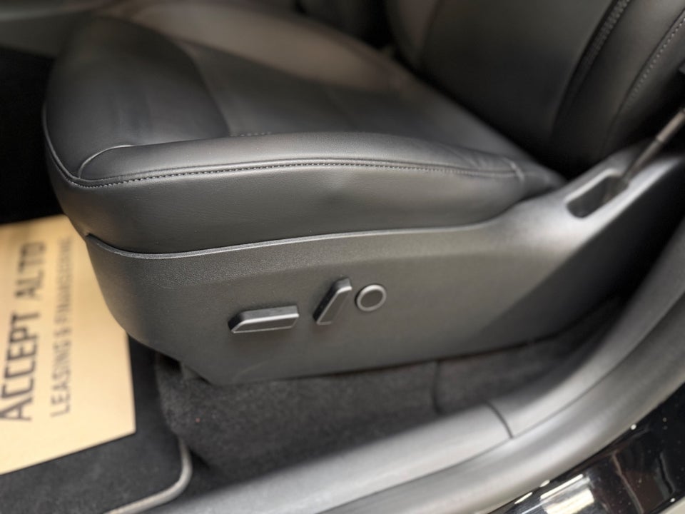 Tesla Model Y Long Range AWD 5d