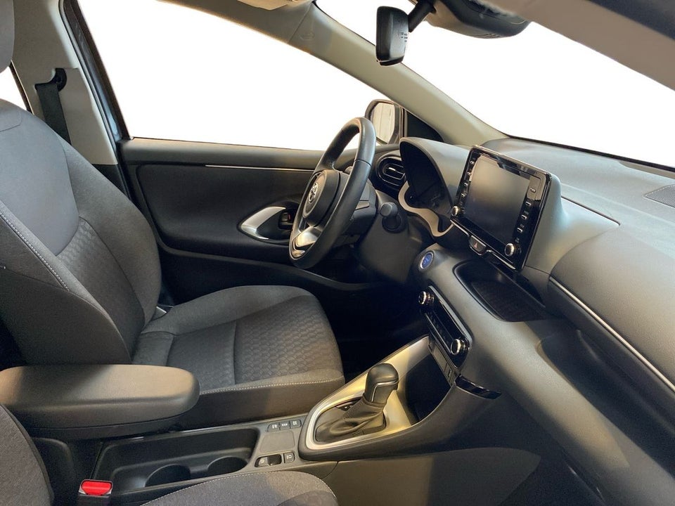 Toyota Yaris 1,5 Hybrid Active Tech e-CVT 5d