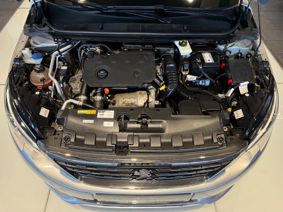 Peugeot 308 1,5 BlueHDi 130 Selection Sky 5d