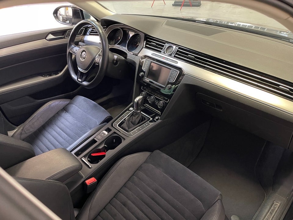 VW Passat 2,0 TDi 150 R-line DSG BMT 4d