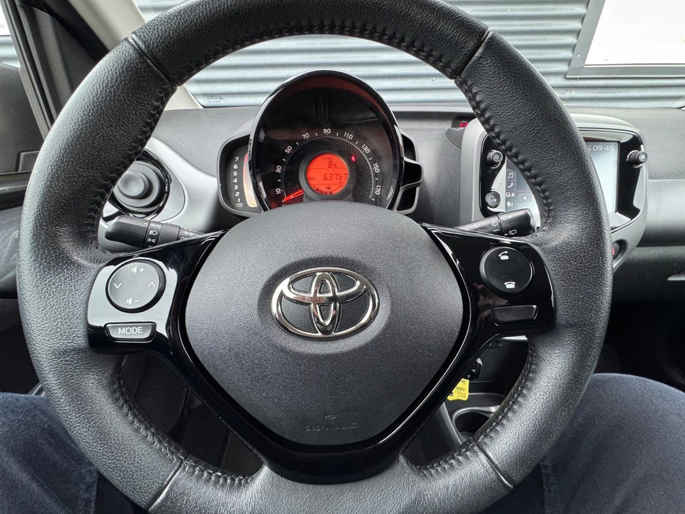 Toyota Aygo 1,0 VVT-i x-press 5d