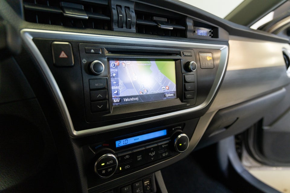 Toyota Auris 1,6 T1+ 5d