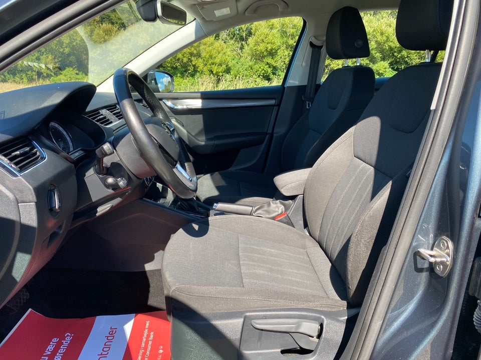 Skoda Octavia 2,0 TDi 150 Celebration Combi DSG 5d