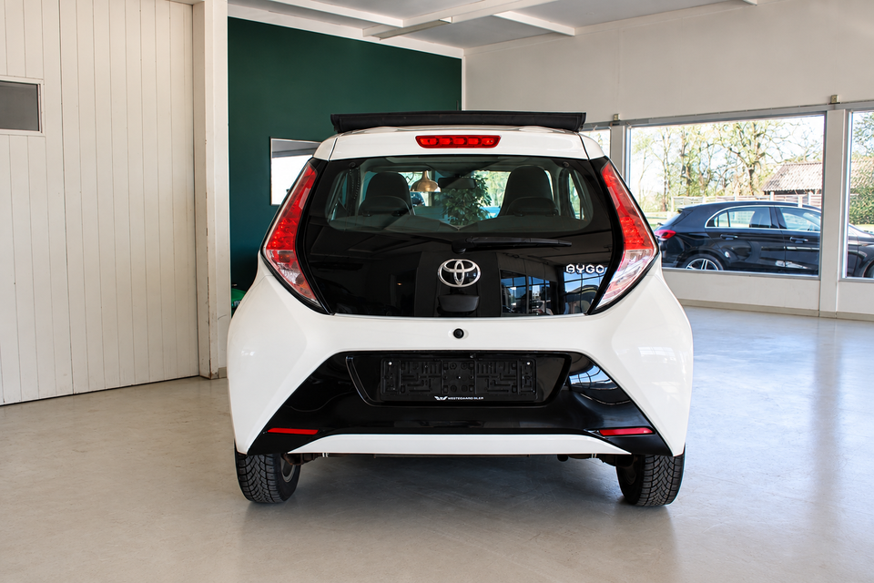 Toyota Aygo 1,0 VVT-i x-wave Sky 5d