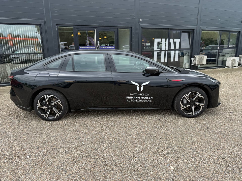 Hongqi EH7 111 Exclusive 4d