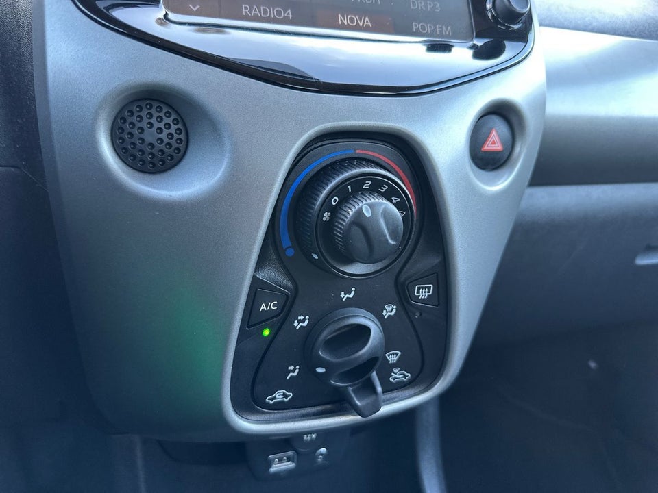 Toyota Aygo 1,0 VVT-i x-play x-touch 5d
