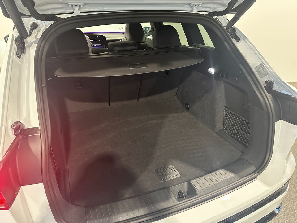 Audi SQ6 e-tron quattro 5d