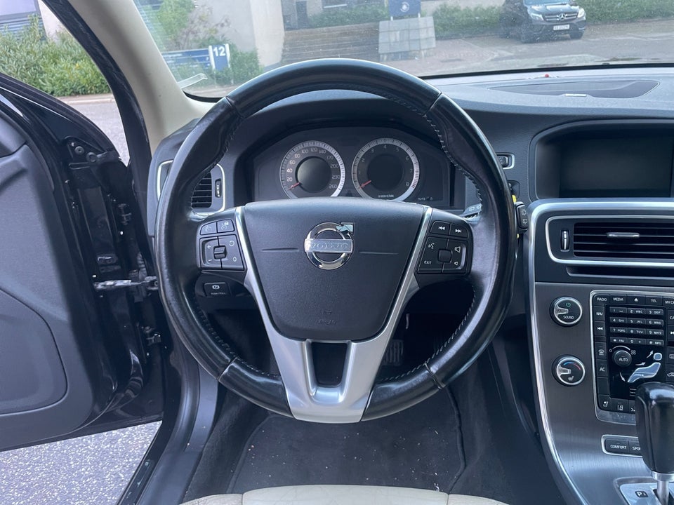 Volvo V60 3,0 T6 Summum aut. AWD 5d