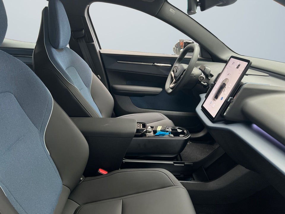 Volvo EX30 Standard Range Plus 5d