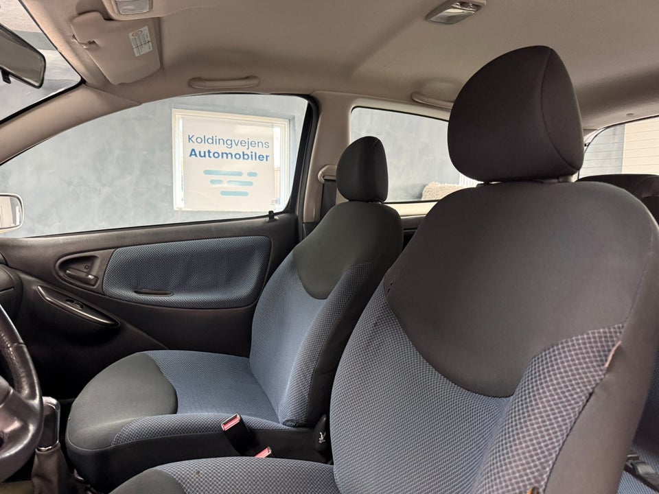 Toyota Yaris 1,3 Luna 3d