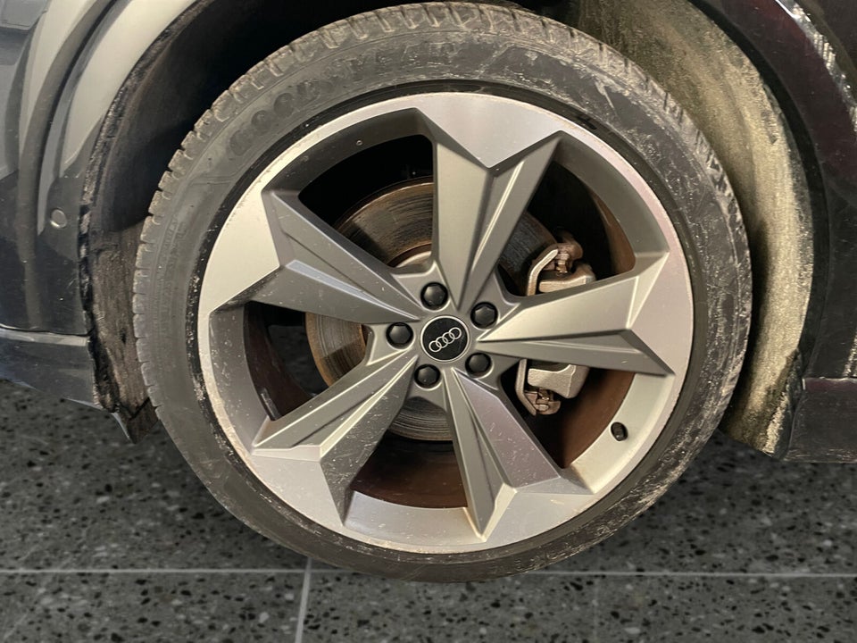 Audi Q4 e-tron 40 S-line 5d