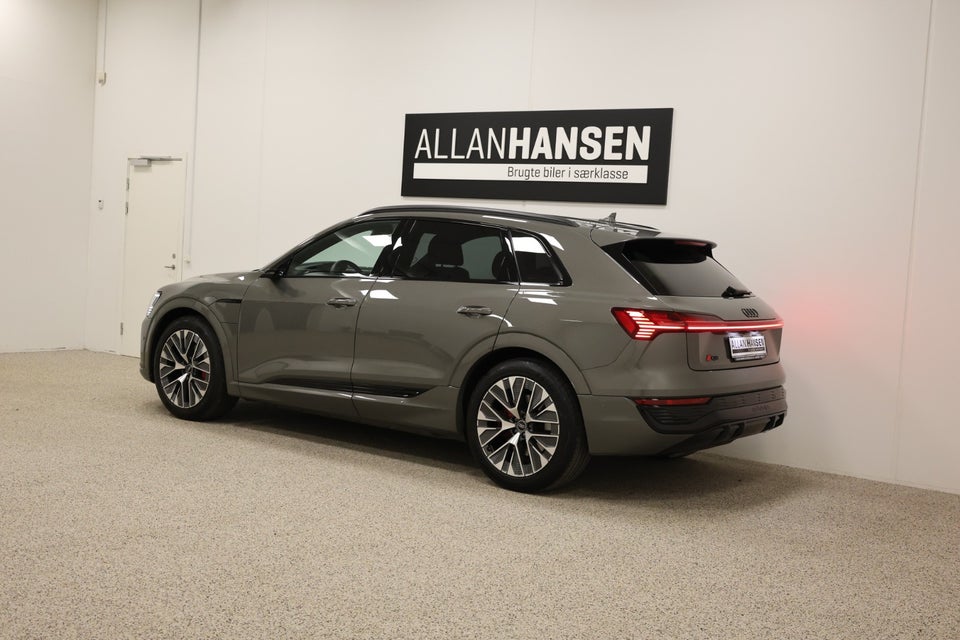 Audi Q8 e-tron 55 S-line quattro 5d
