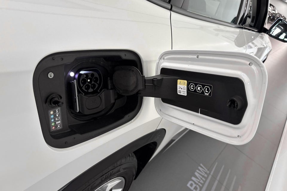 BMW iX1 eDrive20 X-Line 5d