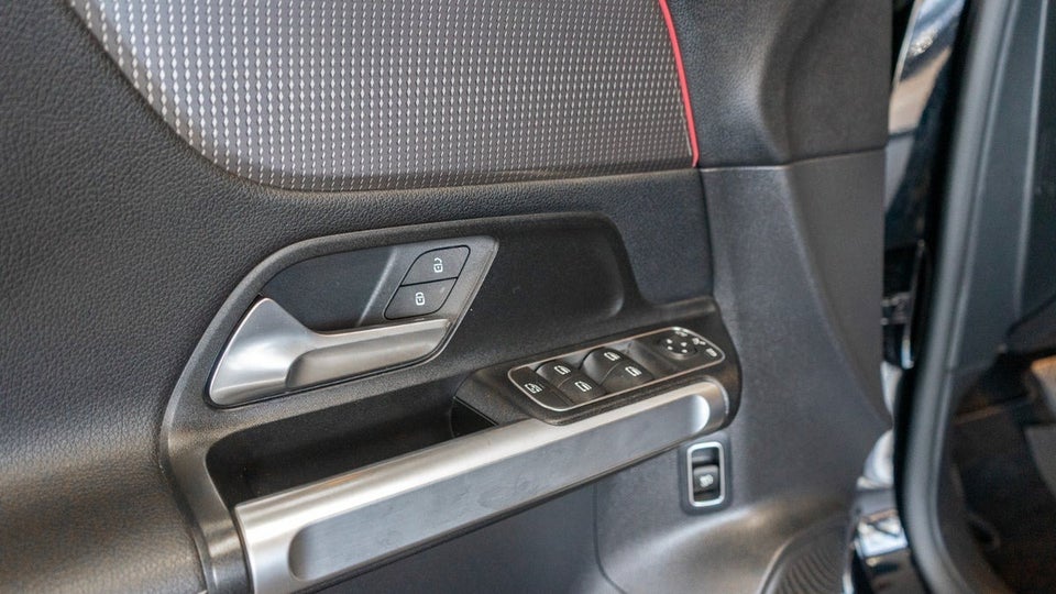 Mercedes EQB300 Progressive 4Matic 5d