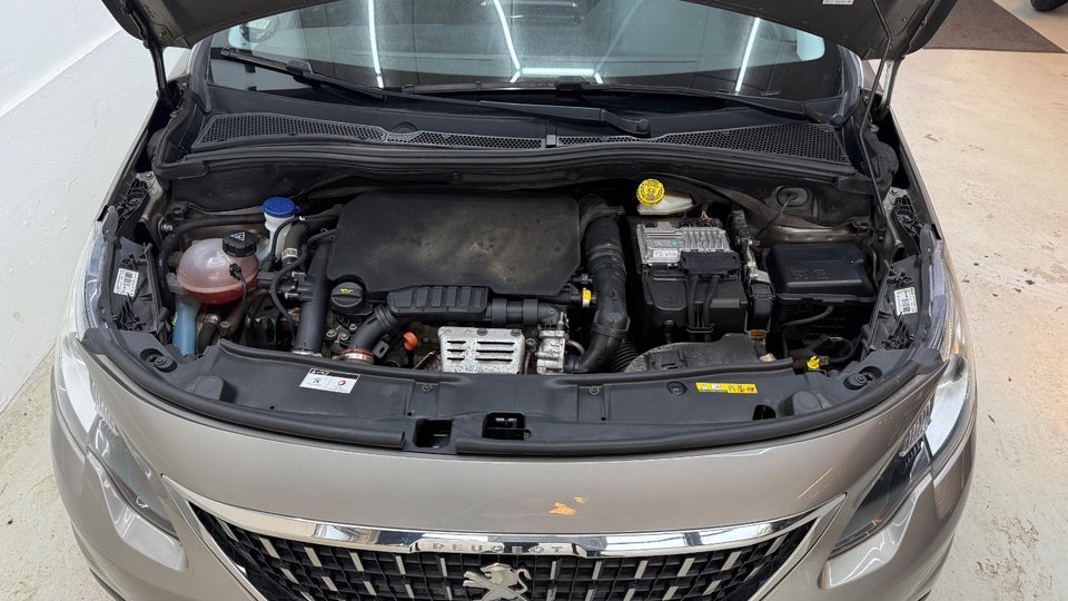 Peugeot 2008 1,2 e-THP 110 Allure Sky 5d