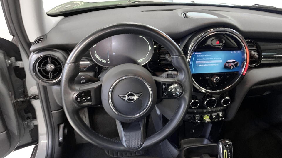 MINI Cooper SE Essential 3d