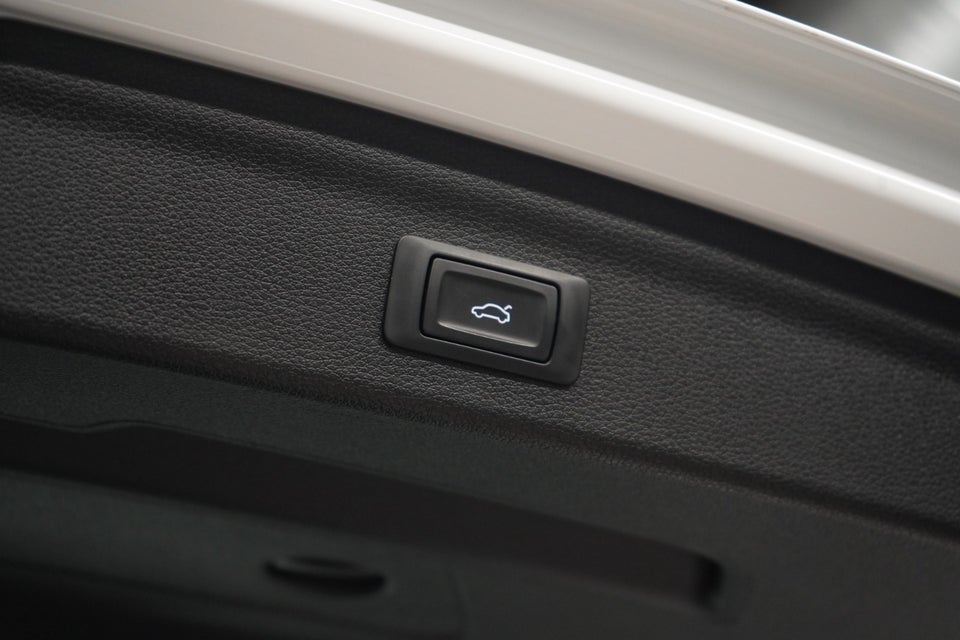 Audi Q3 45 TFSi e Attitude plus S-tr. 5d