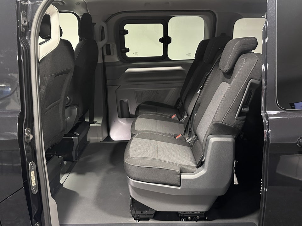 VW e-Caravelle 64 Style SWB