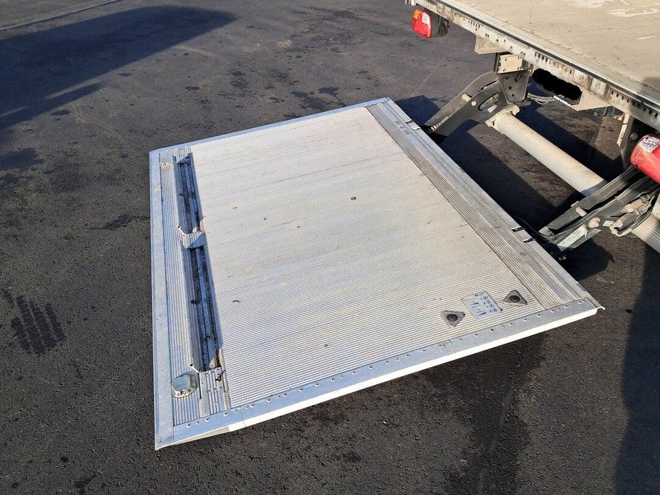 Iveco Daily 2,3 35S16 4100mm Box m/lift AG8