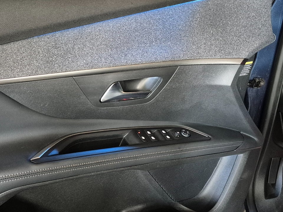 Peugeot 5008 1,2 PureTech 130 Allure 7prs 5d