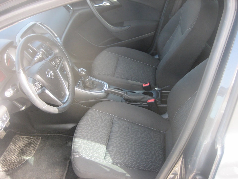 Opel Astra 1,4 T 140 Enjoy 5d