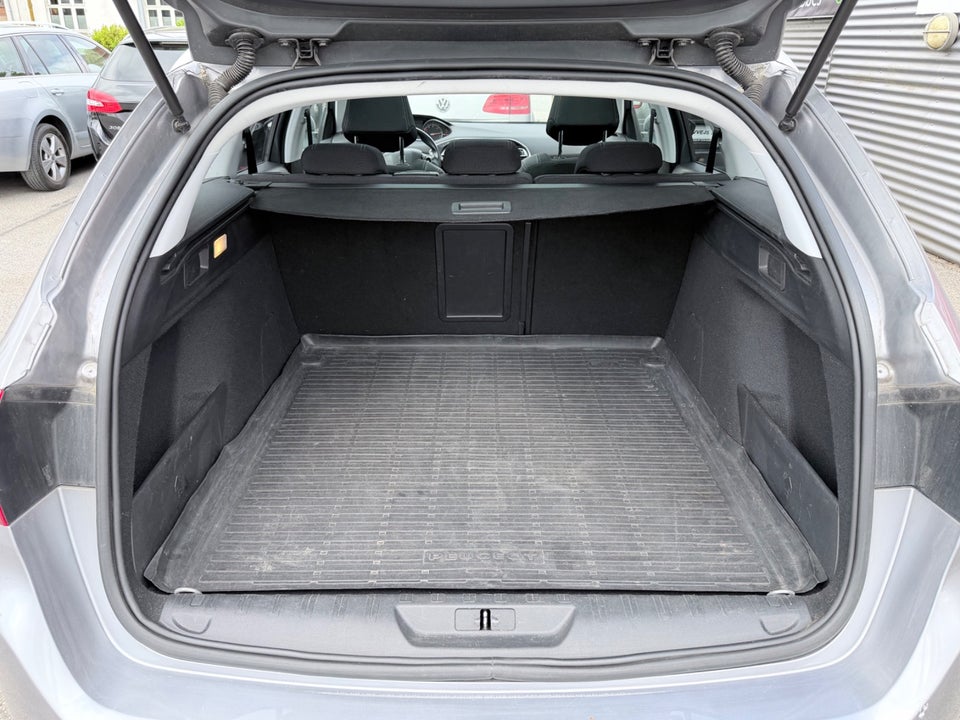 Peugeot 308 1,5 BlueHDi 130 Allure Sky SW 5d