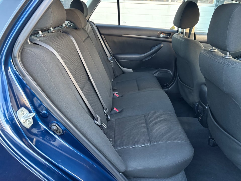 Toyota Avensis 2,4 Sol stc. aut. 5d