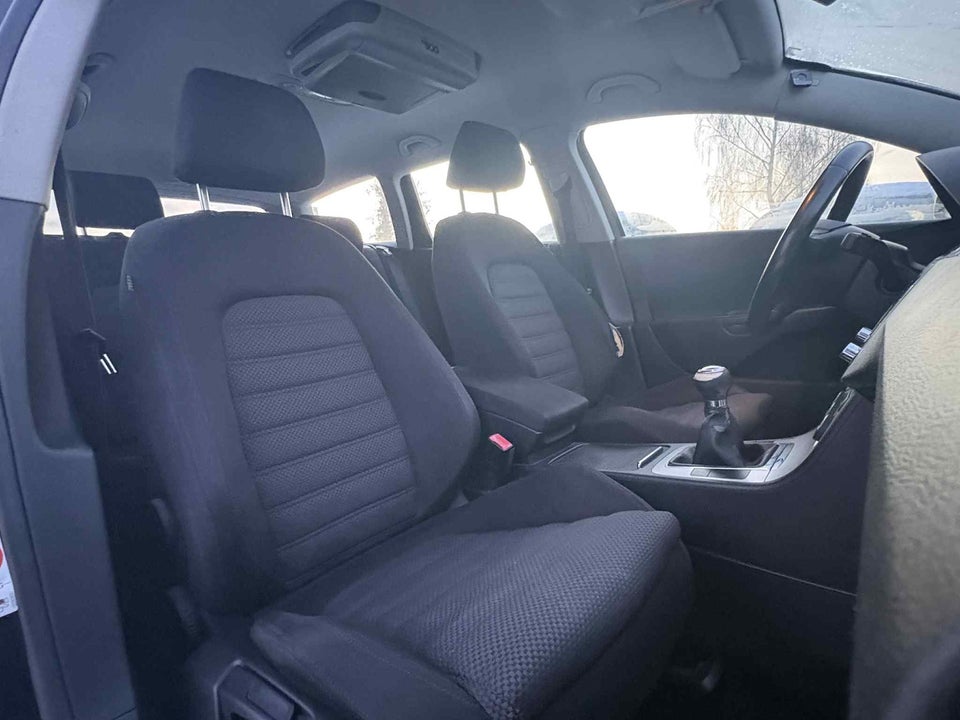 VW Passat 2,0 FSi Trendline Variant 5d