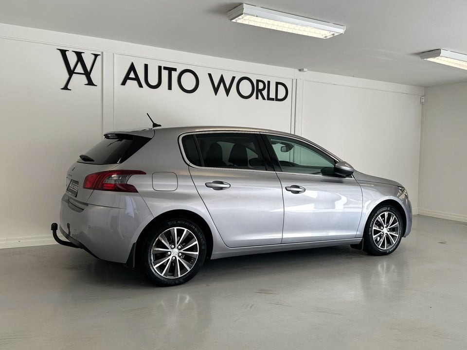 Peugeot 308 1,6 BlueHDi 120 Allure Sky 5d