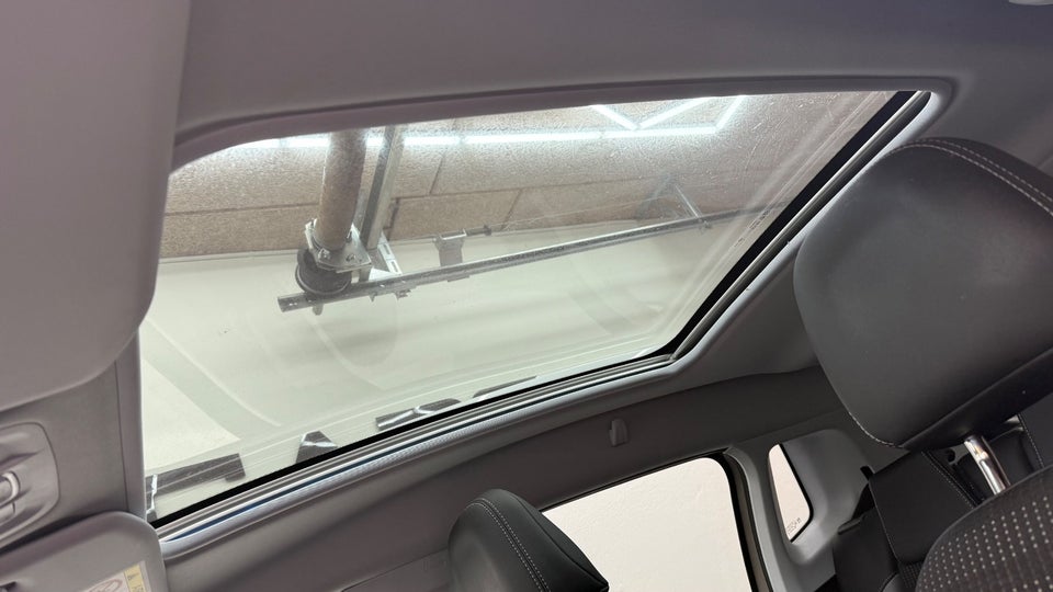 Peugeot 2008 1,2 e-THP 110 Allure Sky 5d