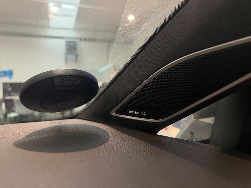 VW Golf VII 2,0 R DSG 4Motion 5d