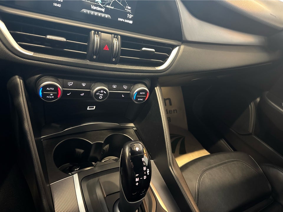 Alfa Romeo Giulia 2,0 T 280 Veloce aut. Q4 4d