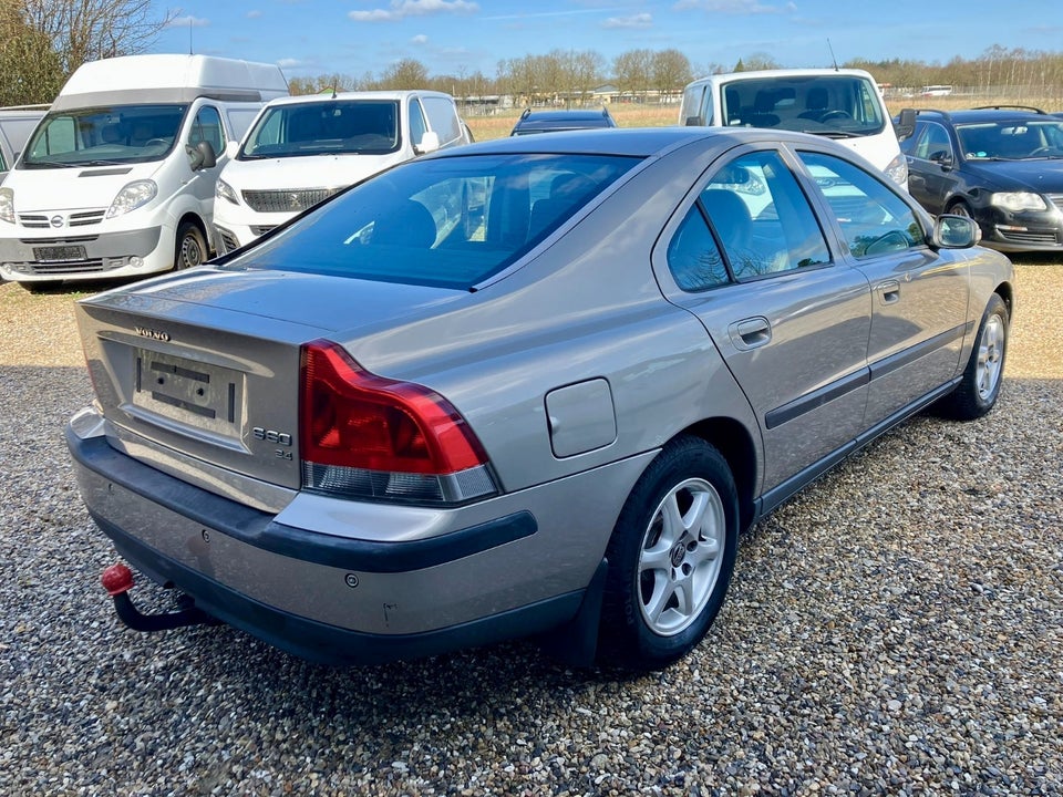 Volvo S60 2,4 140 4d