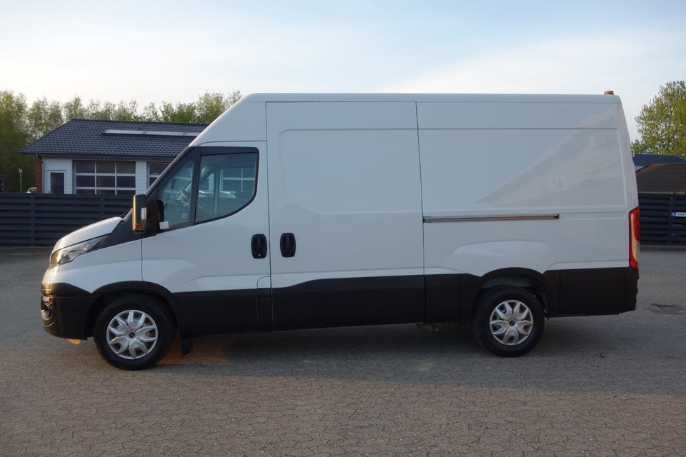 Iveco Daily 2,3 35S16 12m³ Van AG8