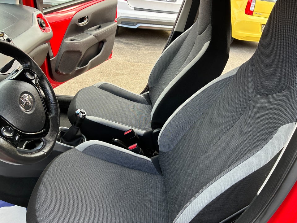 Toyota Aygo 1,0 VVT-i x-press 5d