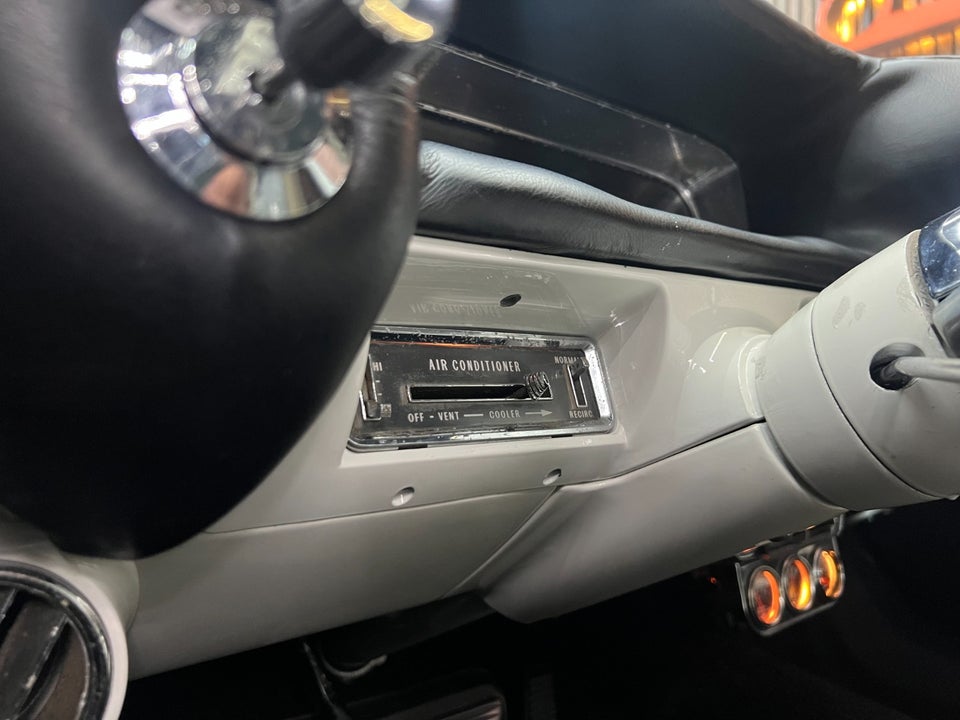 Cadillac Coupé DeVille 6,4 aut. 2d