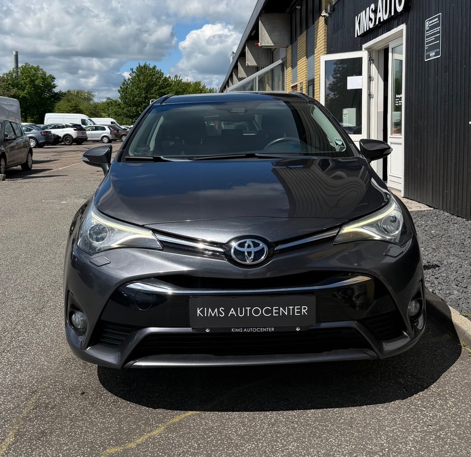 Toyota Avensis 1,8 VVT-i T2 Executive Touring Sports 5d