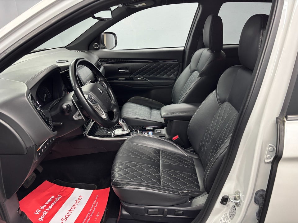 Mitsubishi Outlander 2,4 PHEV Instyle CVT 4WD 5d