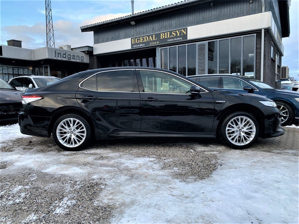 Toyota Camry 2,5 Hybrid H3 Executive CVT 4d