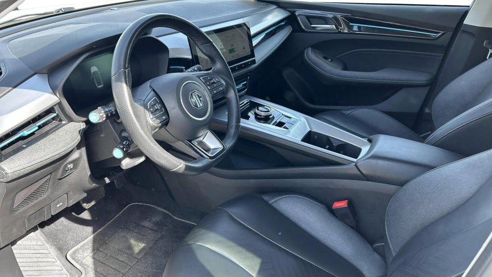MG MG5 61 Luxury 5d